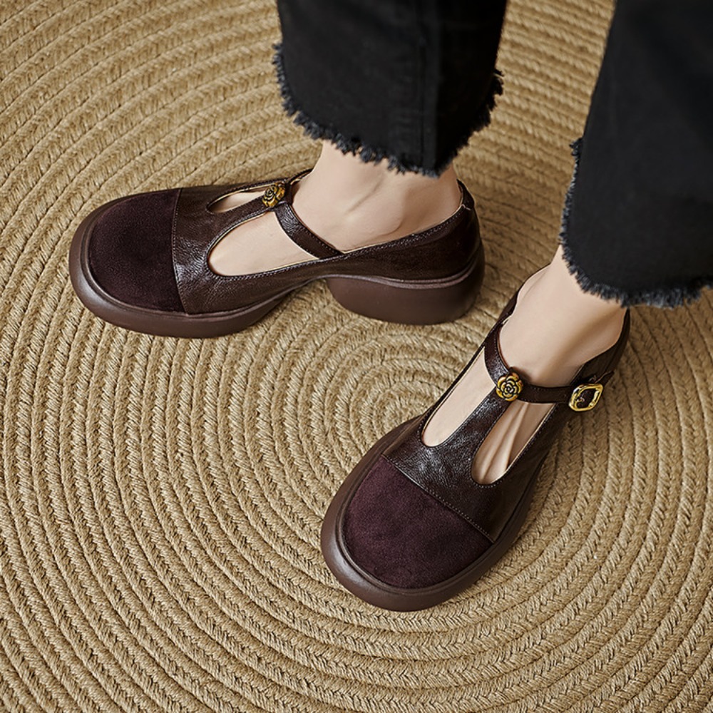 أحذية نسائية كلاسيكية من الجلد - مراجعة Leather Classic Strap وسعره