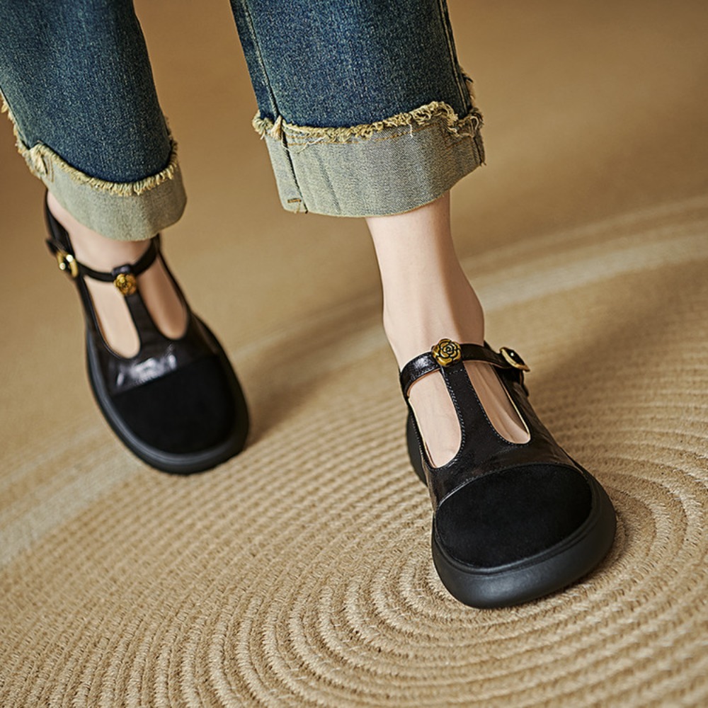أحذية نسائية كلاسيكية من الجلد - مراجعة Leather Classic Strap وسعره