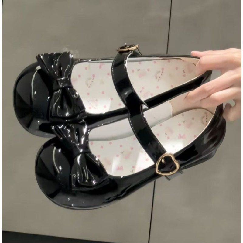 حذاء نسائي كلاسيكي بتصميم لولي - مراجعة Leather Classic Strap وسعره